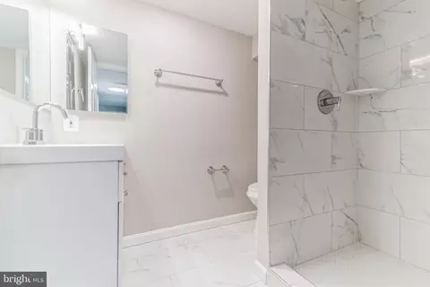 Bath - 7680 Tremayne Pl #211, Mclean, VA 22102 photo 1 of 5