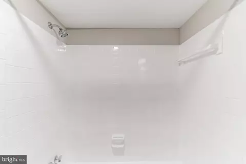 Bath - 7680 Tremayne Pl #211, Mclean, VA 22102 photo 4 of 5