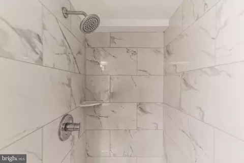 Bath - 7680 Tremayne Pl #211, Mclean, VA 22102 photo 2 of 5