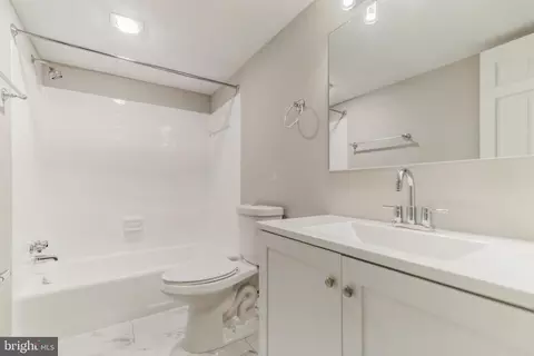 Bath - 7680 Tremayne Pl #211, Mclean, VA 22102 photo 5 of 5