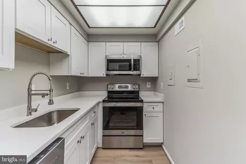 7680 Tremayne Pl #211, Mclean, VA 22102