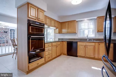 Kitchen - 7413 Brian Run Ct, Springfield, VA 22153 photo 3 of 3