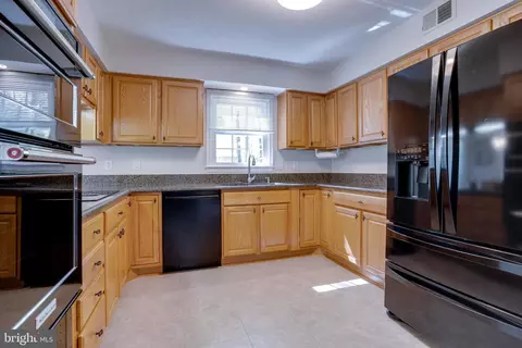 Kitchen - 7413 Brian Run Ct, Springfield, VA 22153 photo 2 of 3