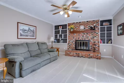 Living - 7413 Brian Run Ct, Springfield, VA 22153 photo 2 of 7