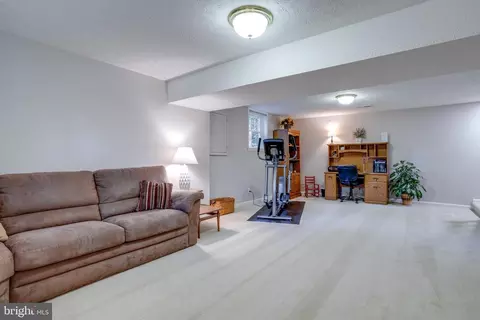 Living - 7413 Brian Run Ct, Springfield, VA 22153 photo 6 of 7
