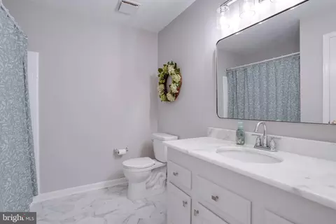 Bath - 7413 Brian Run Ct, Springfield, VA 22153 photo 2 of 5