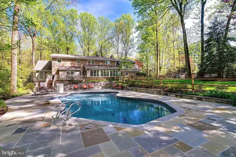 2804 Chariton St, Oakton, VA 22124