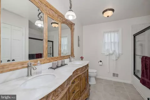 Bath - 7018 Petunia St, Springfield, VA 22152 photo 6 of 7