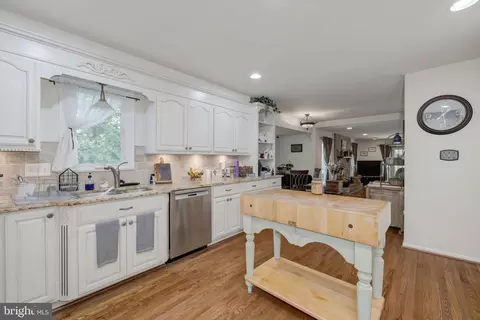 Kitchen - 7018 Petunia St, Springfield, VA 22152 photo 4 of 4
