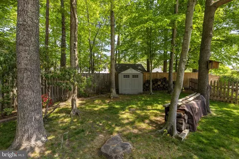 Exterior - 7018 Petunia St, Springfield, VA 22152 photo 11 of 14