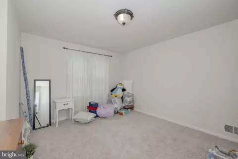 Bedroom - 7018 Petunia St, Springfield, VA 22152 photo 4 of 6