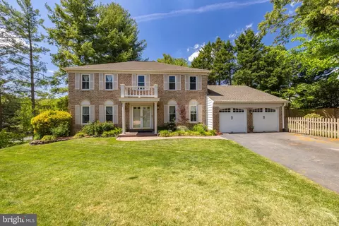 Exterior - 7018 Petunia St, Springfield, VA 22152 photo 4 of 14
