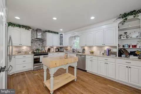 Kitchen - 7018 Petunia St, Springfield, VA 22152 photo 1 of 4