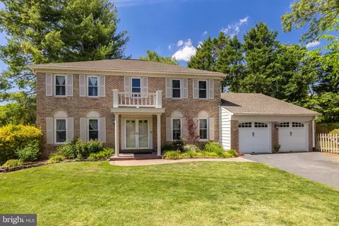 Exterior - 7018 Petunia St, Springfield, VA 22152 photo 3 of 14