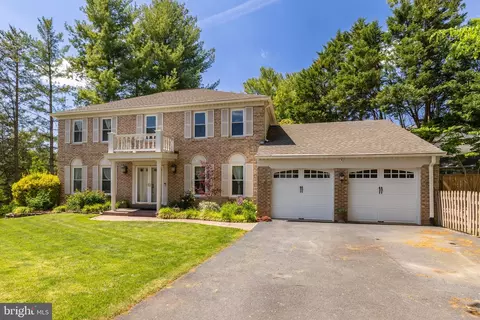 Exterior - 7018 Petunia St, Springfield, VA 22152 photo 8 of 14