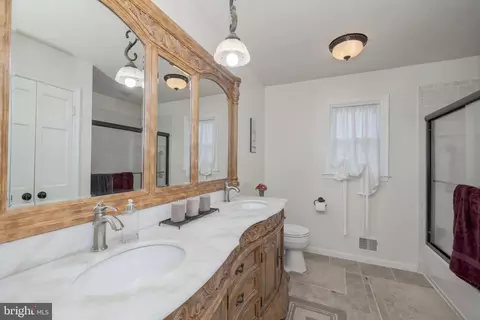 Bath - 7018 Petunia St, Springfield, VA 22152 photo 1 of 7