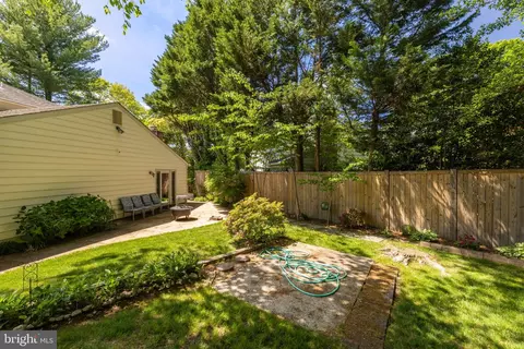 Exterior - 7018 Petunia St, Springfield, VA 22152 photo 13 of 14
