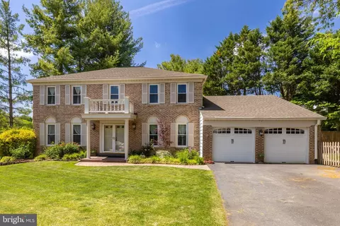 Exterior - 7018 Petunia St, Springfield, VA 22152 photo 7 of 14