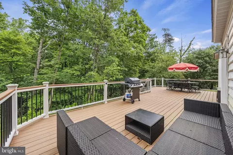 6101 Tobey Ct, Springfield, VA 22150 photo 3