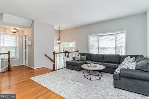 7213 Squirrel Run Ct, Springfield, VA 22152 photo 3