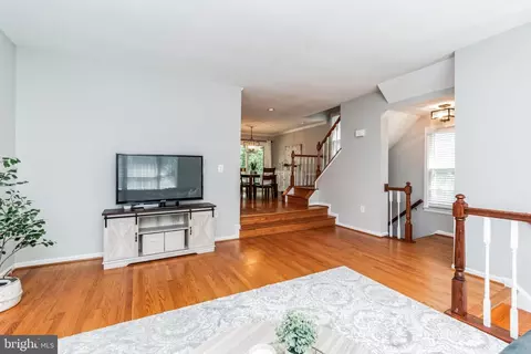 7213 Squirrel Run Ct, Springfield, VA 22152 photo 4