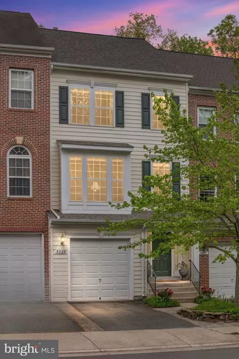 5889 Ausable Way, Centreville, VA 20121