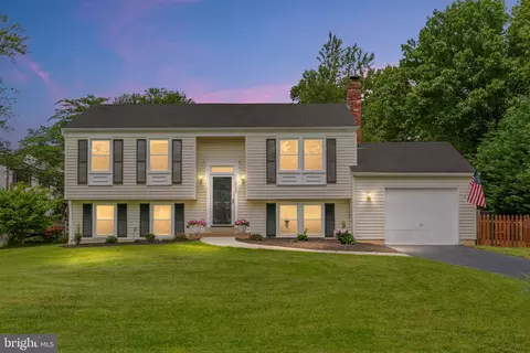 2602 Armada St, Herndon, VA 20171