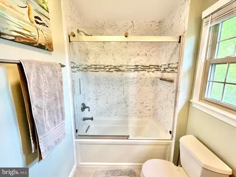Bath - 6215 Winnepeg Dr, Burke, VA 22015 photo 3 of 8