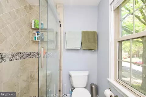 Bath - 6215 Winnepeg Dr, Burke, VA 22015 photo 5 of 8