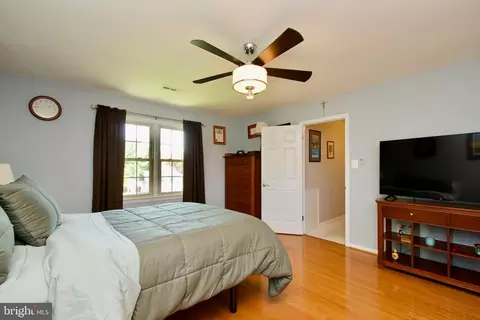 Bedroom - 6215 Winnepeg Dr, Burke, VA 22015 photo 4 of 6
