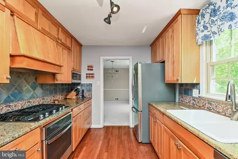 Kitchen - 6215 Winnepeg Dr, Burke, VA 22015 photo 2 of 8