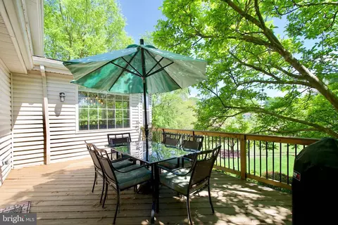 Exterior - 6215 Winnepeg Dr, Burke, VA 22015 photo 7 of 15