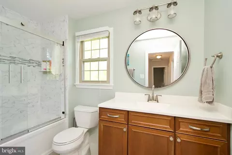 Bath - 6215 Winnepeg Dr, Burke, VA 22015 photo 2 of 8