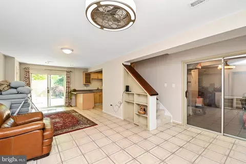 Kitchen - 6215 Winnepeg Dr, Burke, VA 22015 photo 6 of 8