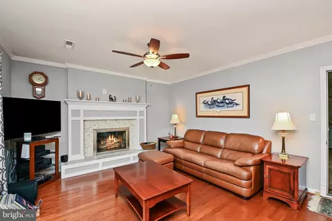 Living - 6215 Winnepeg Dr, Burke, VA 22015 photo 4 of 6