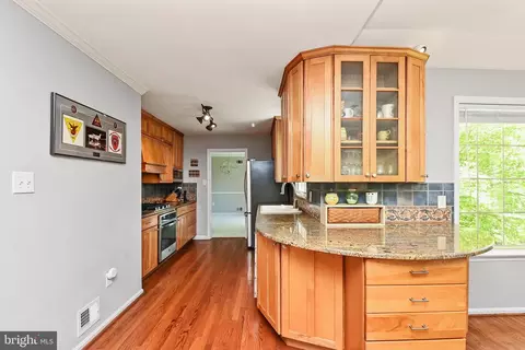 Kitchen - 6215 Winnepeg Dr, Burke, VA 22015 photo 4 of 8