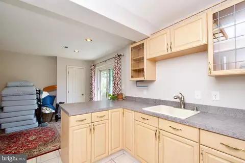 Kitchen - 6215 Winnepeg Dr, Burke, VA 22015 photo 8 of 8
