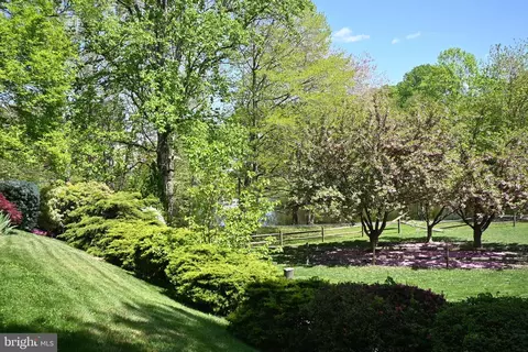 Exterior - 6215 Winnepeg Dr, Burke, VA 22015 photo 13 of 15