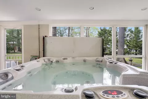 Bath - 7112 Wesley Rd, Springfield, VA 22150 photo 5 of 5
