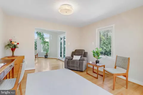 Living - 7112 Wesley Rd, Springfield, VA 22150 photo 3 of 10