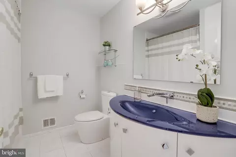 Bath - 7112 Wesley Rd, Springfield, VA 22150 photo 2 of 5