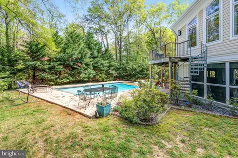 Exterior - 7112 Wesley Rd, Springfield, VA 22150 photo 4 of 7