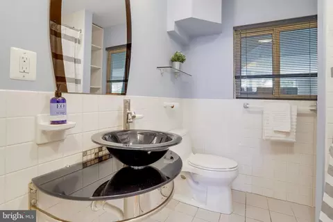 Bath - 7112 Wesley Rd, Springfield, VA 22150 photo 3 of 5