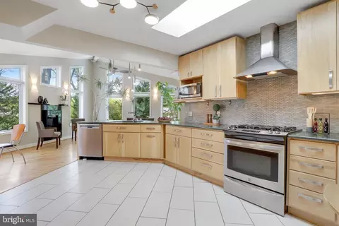 Kitchen - 7112 Wesley Rd, Springfield, VA 22150 photo 2 of 6