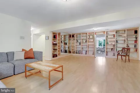Living - 7112 Wesley Rd, Springfield, VA 22150 photo 10 of 10