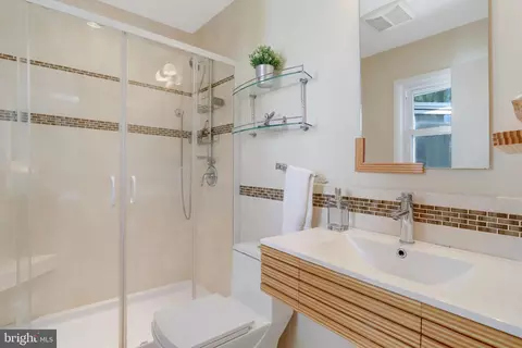 Bath - 7112 Wesley Rd, Springfield, VA 22150 photo 1 of 5