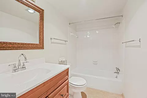 Bath - 7720 Tremayne Pl #310, Mclean, VA 22102 photo 1 of 4