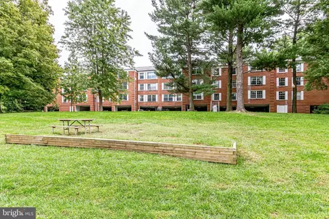 Exterior - 7720 Tremayne Pl #310, Mclean, VA 22102 photo 16 of 17