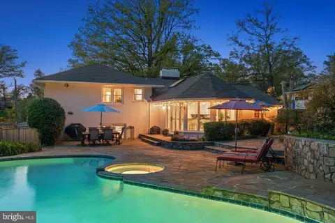 1223 Tudor Pl, Alexandria, VA 22307