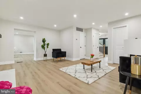 Living - 2600 Mountain Laurel Pl, Reston, VA 20191 photo 3 of 4